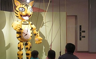 展示室1:大きなマリオネット